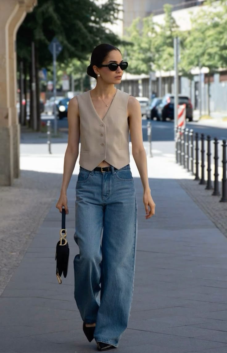 3 kiểu quần jeans mấy nàng sau 30 nên tránh nếu muốn mặc dễ đẹp và tôn dáng- Ảnh 8.