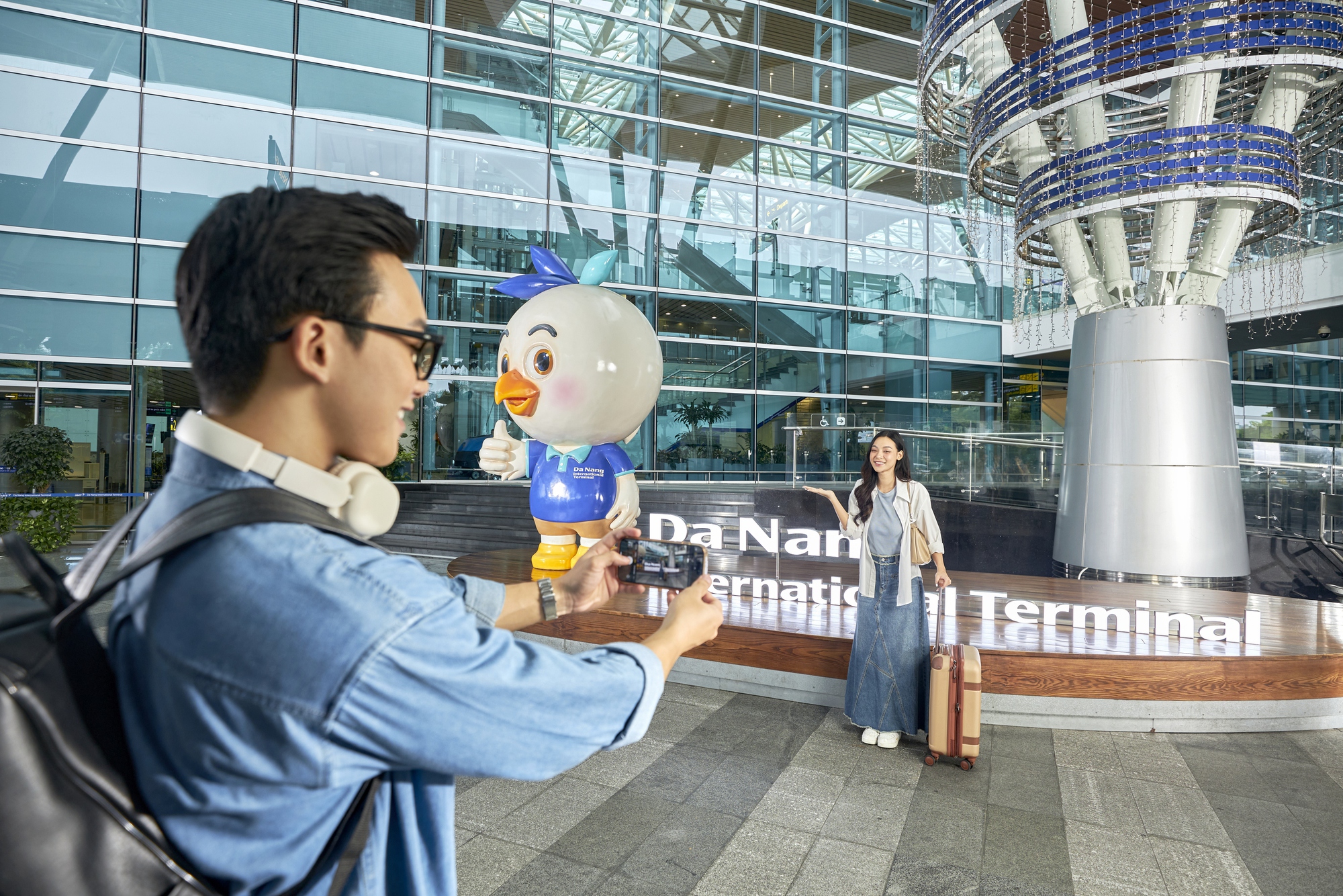 Sân bay Việt Nam bất ngờ thành điểm chụp ảnh yêu thích của nhiều người nổi tiếng Hàn Quốc- Ảnh 1.