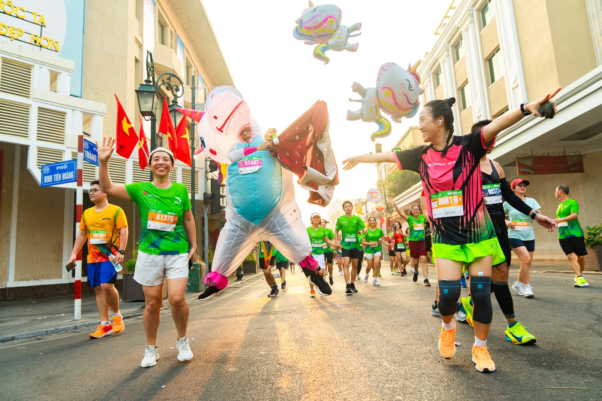 Hơn 11.000 vận động viên tham gia giải chạy biểu tượng của Hà Nội - VPBank Hanoi International Marathon 2025- Ảnh 2.