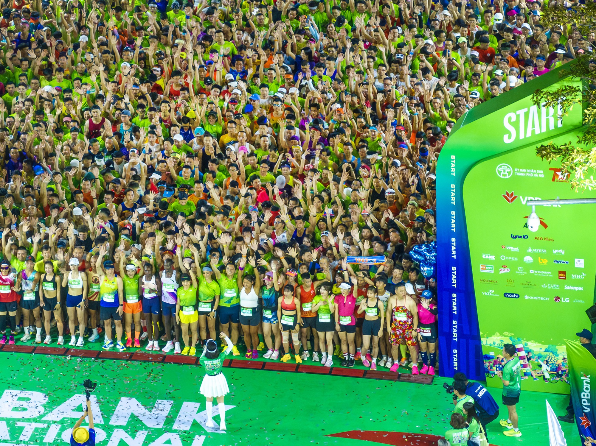 Hơn 11.000 vận động viên tham gia giải chạy biểu tượng của Hà Nội - VPBank Hanoi International Marathon 2025- Ảnh 4.