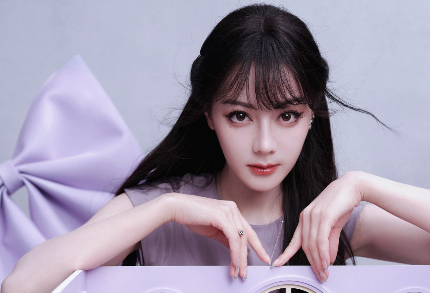 Địch Lệ Nhiệt Ba vừa trở lại đã lao đao- Ảnh 3.