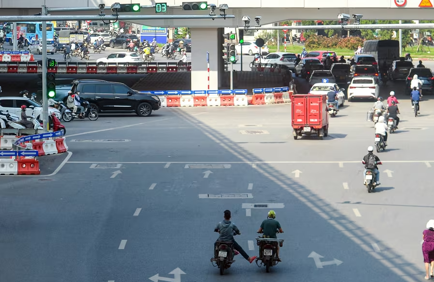 Hà Nội: Thêm nhiều tuyến đường được lắp đặt camera AI phạt nguội- Ảnh 1. Hà Nội: Thêm nhiều tuyến đường được lắp đặt camera AI phạt nguội- Ảnh 1.