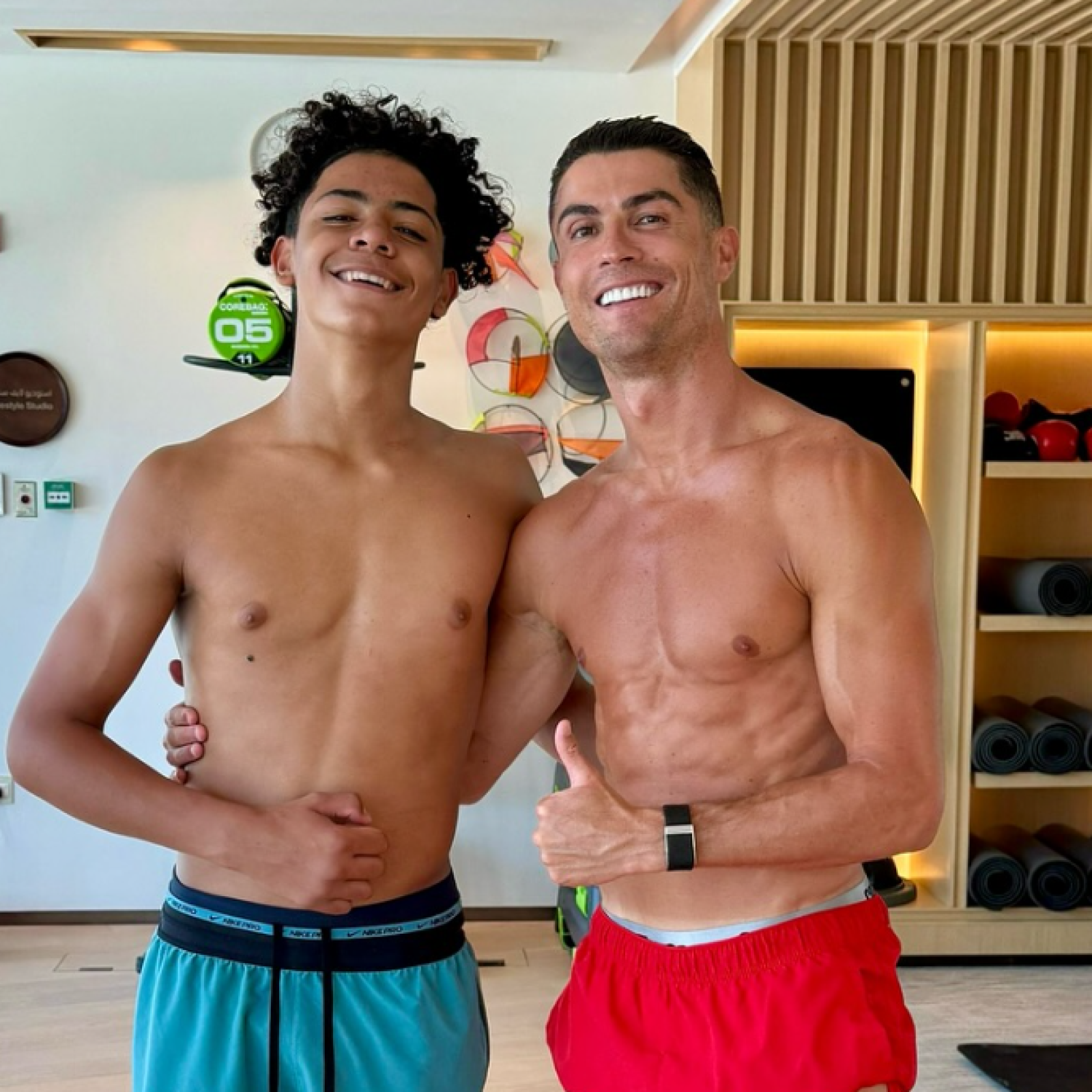 Con trai Ronaldo nhận vinh dự lớn- Ảnh 2.