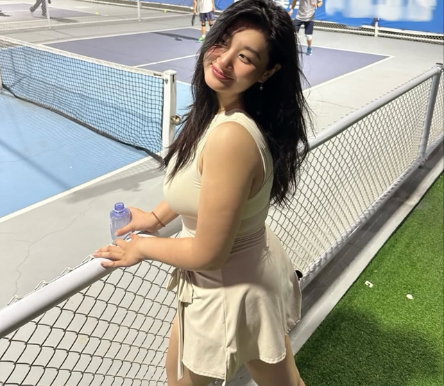 Bị mắng "gọi vốn" vì mặc đồ pickleball quá bé, cô gái 80kg đáp trả- Ảnh 5.