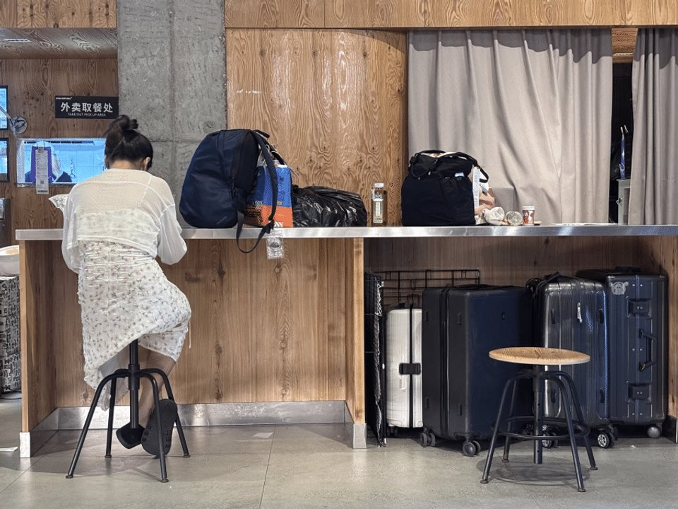Thế hệ trẻ 'bèo dạt mây trôi' ở Trung Quốc: Tốt nghiệp ra trường đi bán hàng rong, thường xem bói, cầu khấn tâm linh để tìm việc- Ảnh 2.