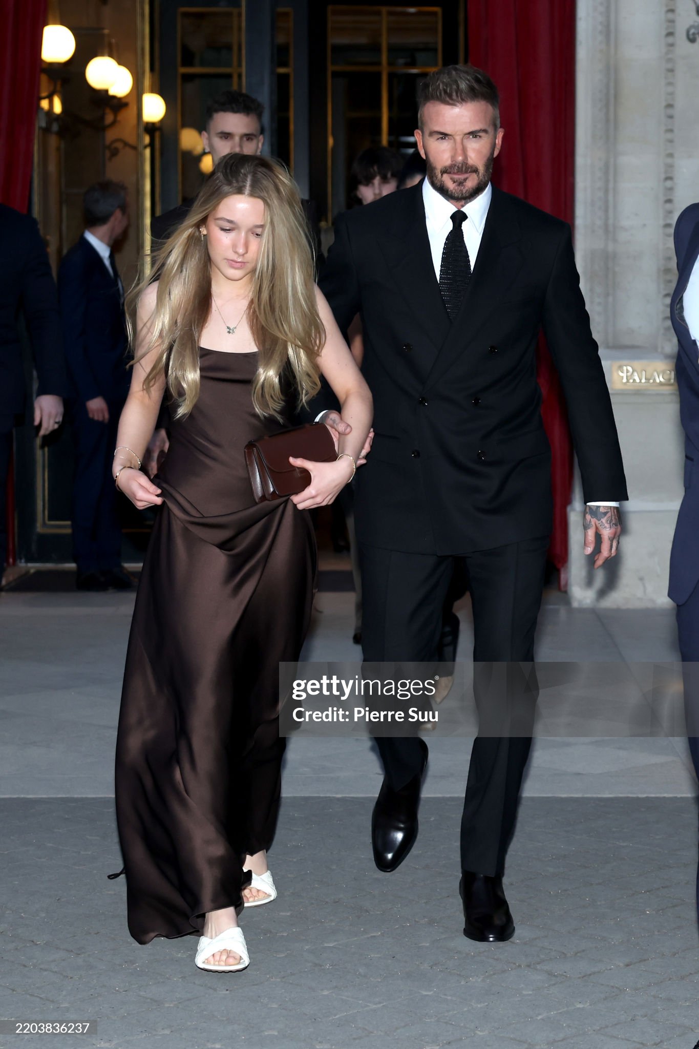 Có ai tin đây là Harper Beckham không, dụi mắt 7749 lần vẫn không nhận ra- Ảnh 7.