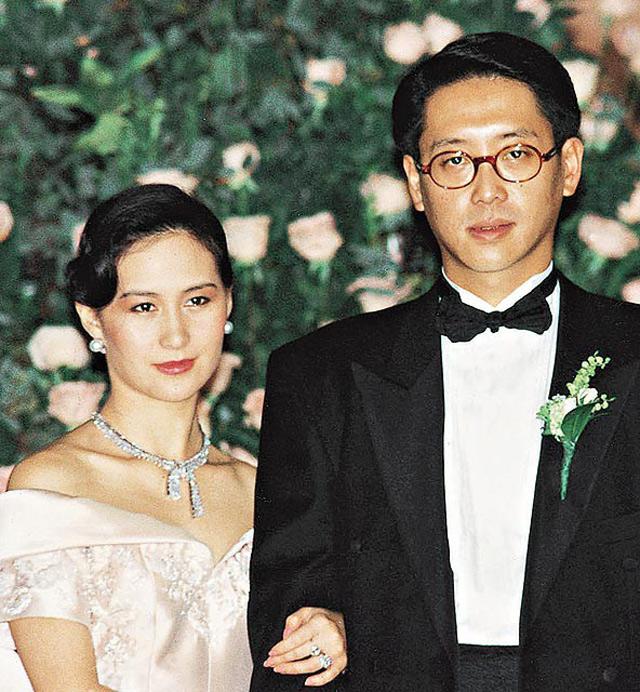 Ái nữ là người thừa kế số 1 của 