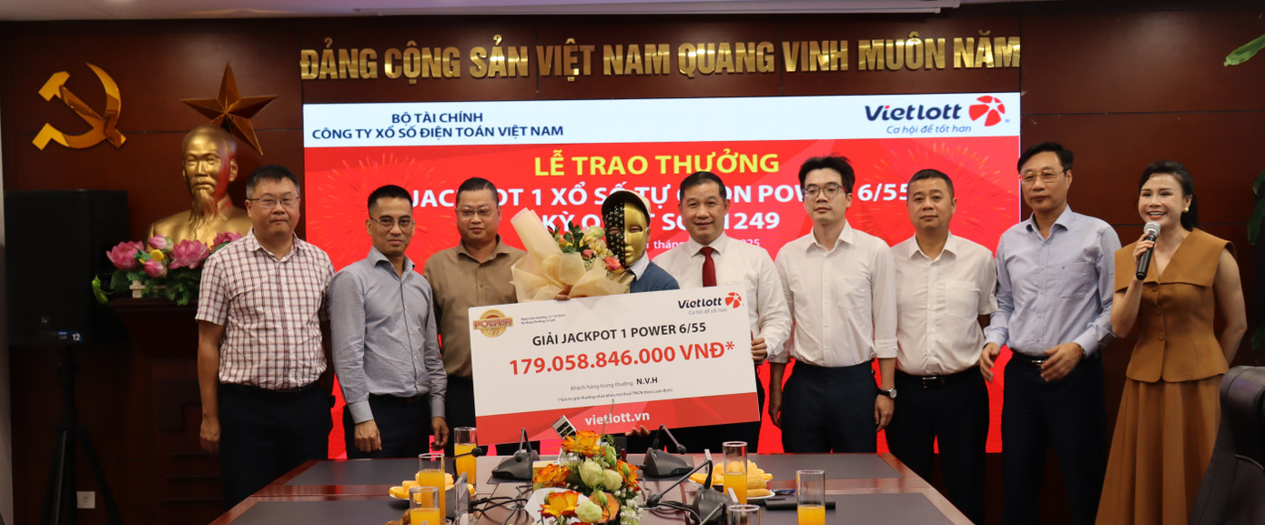Nam giáo viên trúng Vietlott hơn 179 tỷ đồng- Ảnh 1.