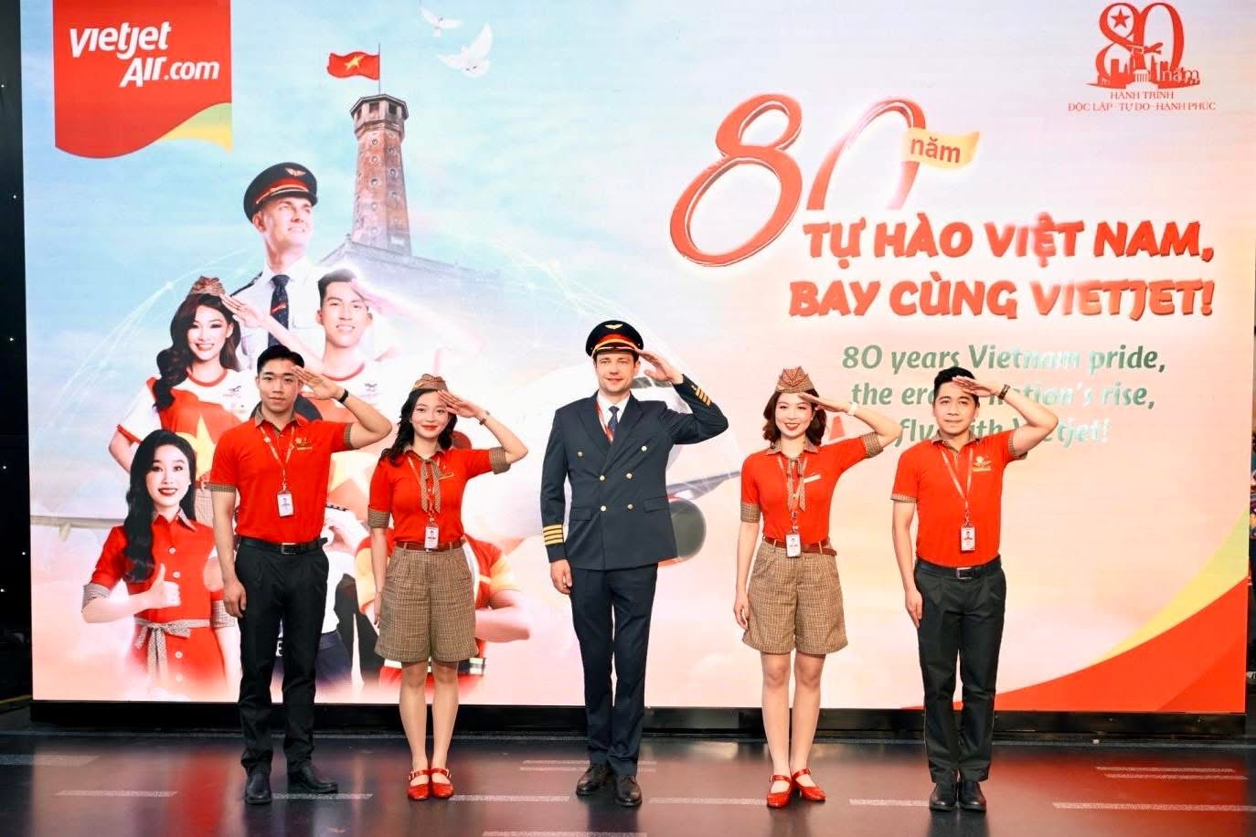 Đồng phục Vietjet Air được dân quốc tế khen nức nở vì đẹp- Ảnh 3.