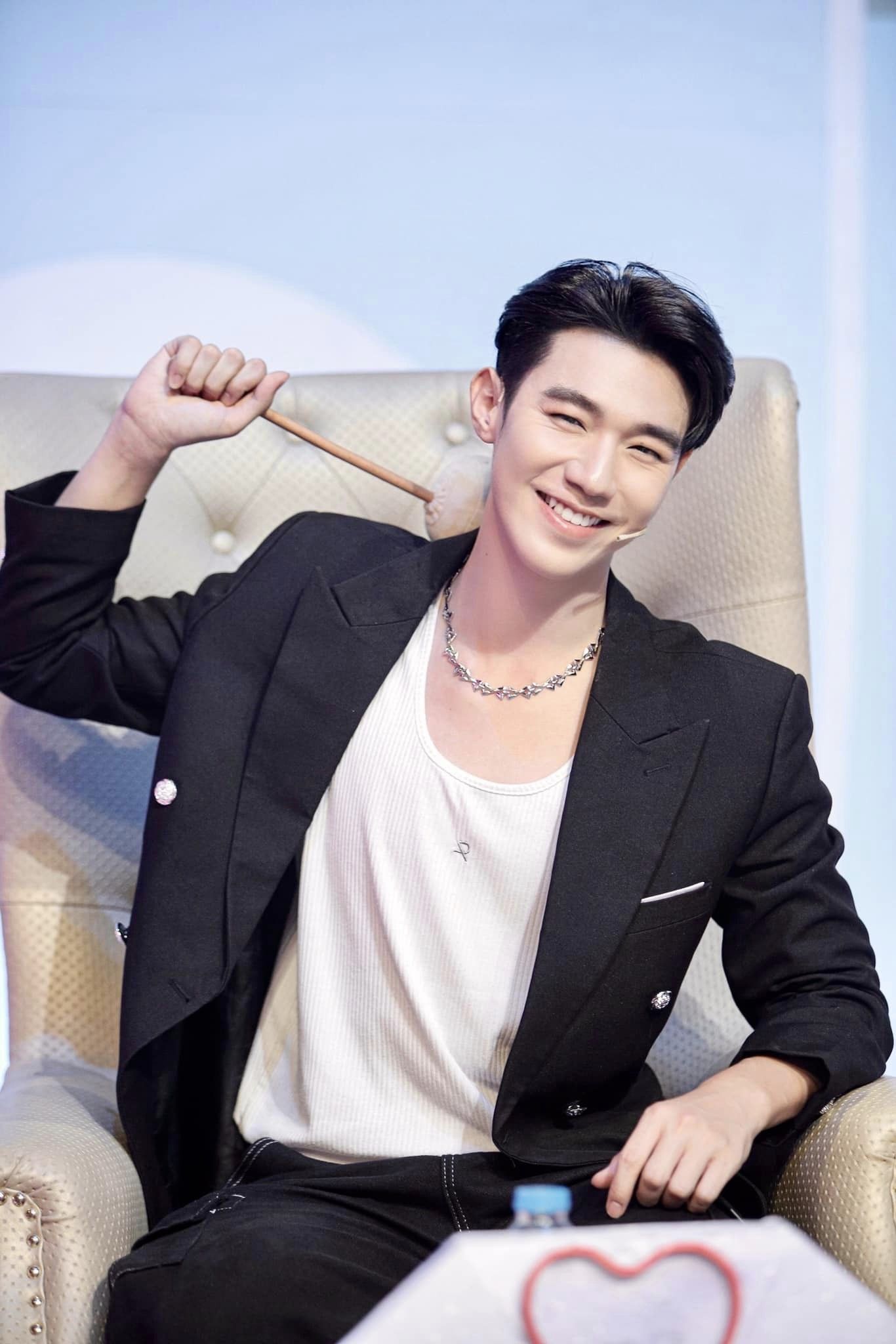 Màn song ca sĩ nhất trần đời giữa 1 Anh Trai Say Hi và chiến sĩ Công an Nhân dân- Ảnh 3.