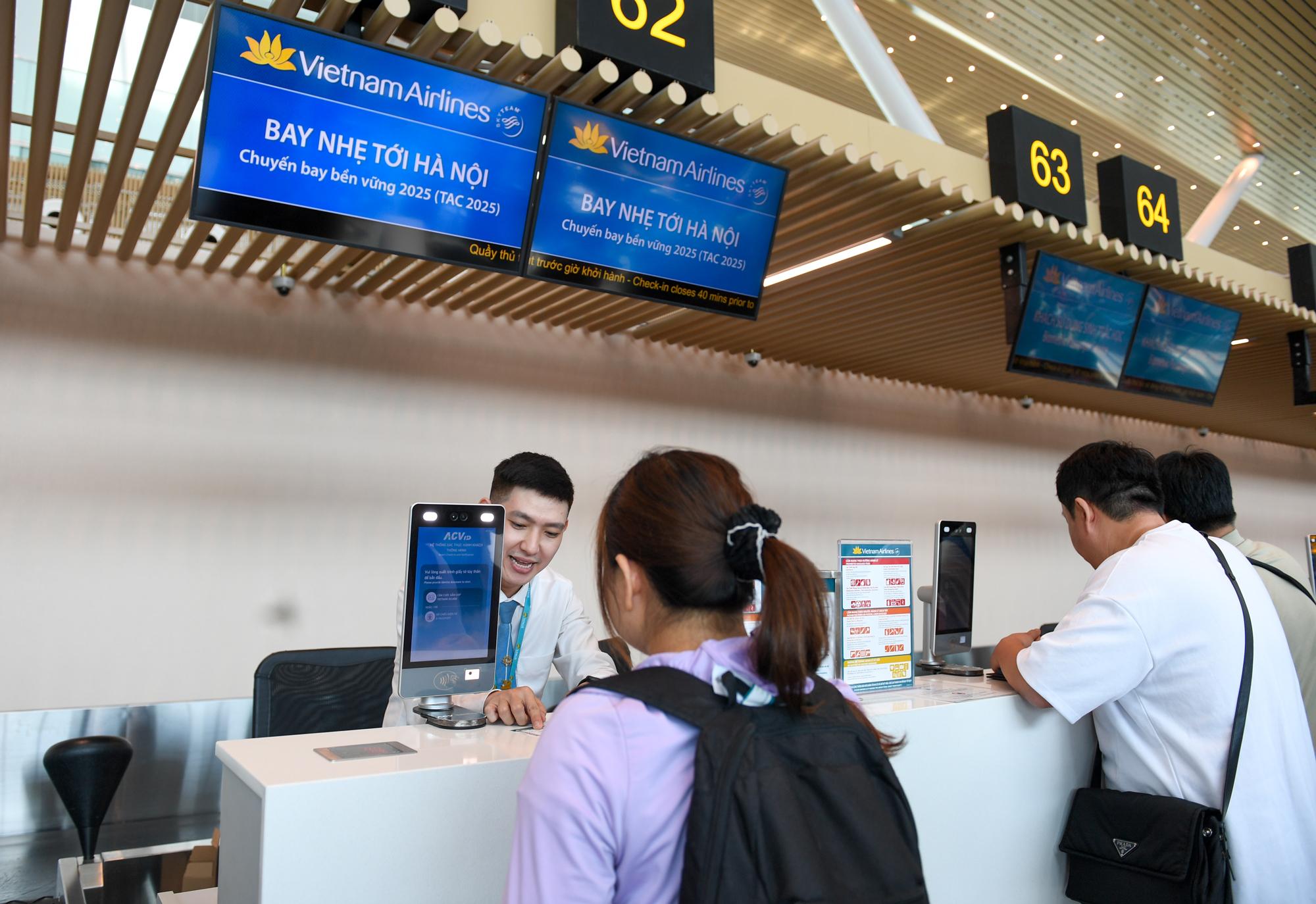 &ldquo;Bay nhẹ tới H&agrave; Nội&rdquo;: Kết nối vẻ đẹp m&ugrave;a thu Thủ đ&ocirc; với th&ocirc;ng điệp xanh c&ugrave;ng Vietnam Airlines- Ảnh 4.