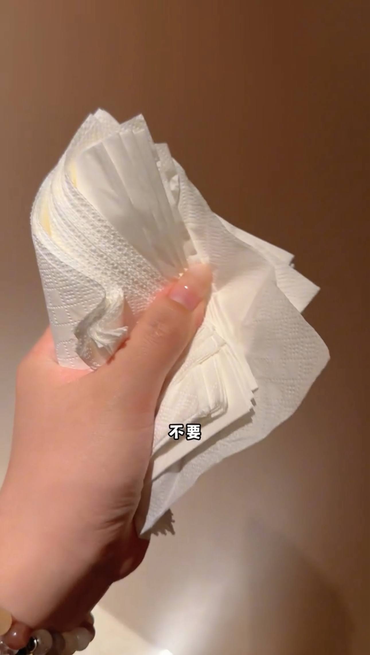 Cận cảnh ly sữa chua có 5000 tỷ lợi khuẩn, ai uống xong cũng phải đi 