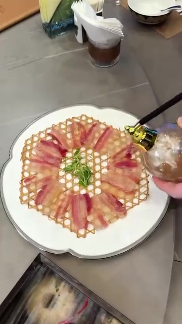 Bữa ăn 100 triệu đồng của Hà Siêu Liên- Ảnh 3.
