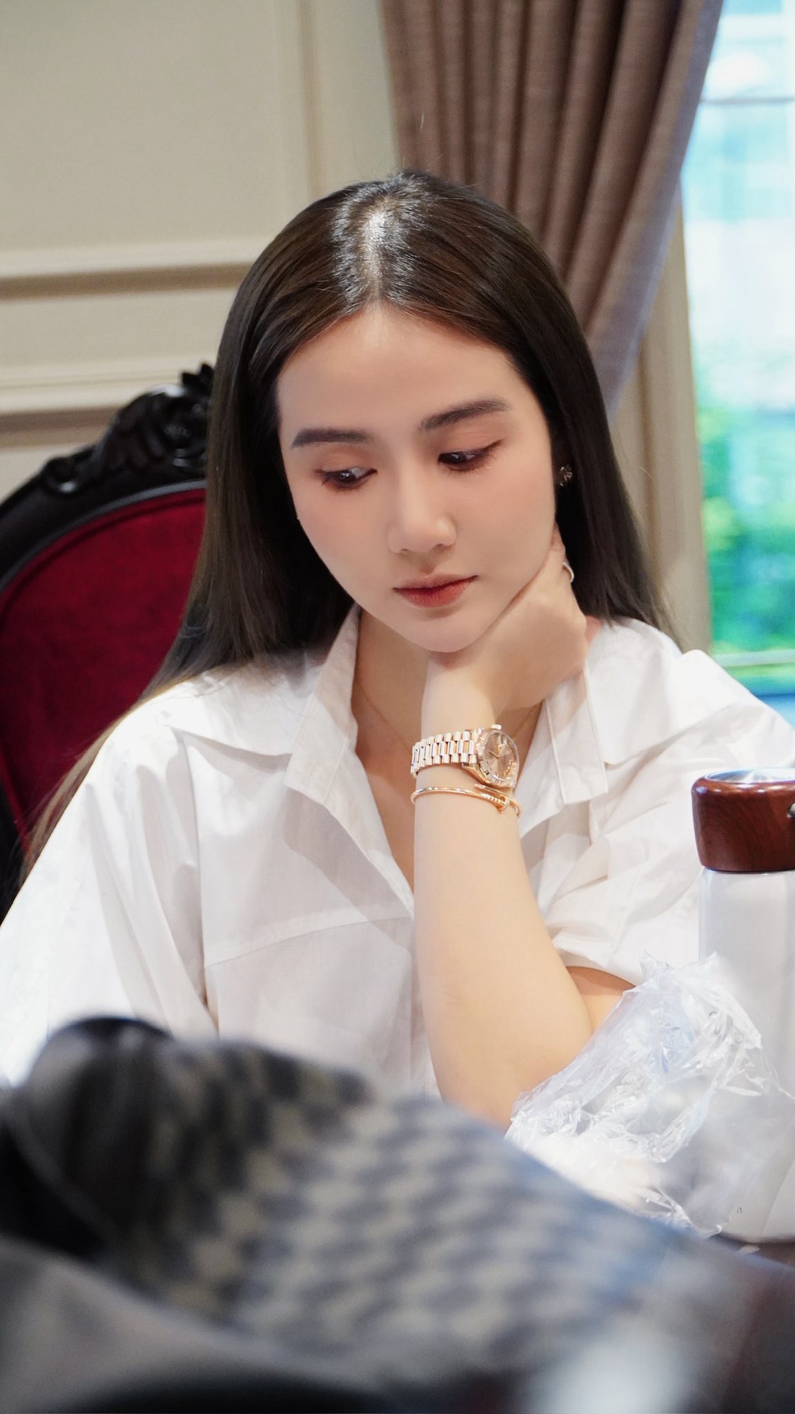 Chỉ với 2 mẫu sơ mi trắng giá chưa đến 500k, Huyền Lizzie tiếp tục làm 