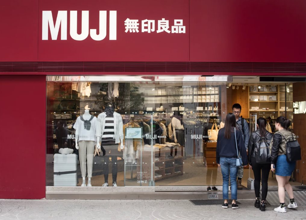 MUJI đóng hàng loạt cửa hàng năm 2025: Triết lý tối giản, không nhãn hiệu bị chê đắt so với hàng sao chép trong xu hướng tiêu dùng hạ cấp ở Trung Quốc- Ảnh 1.