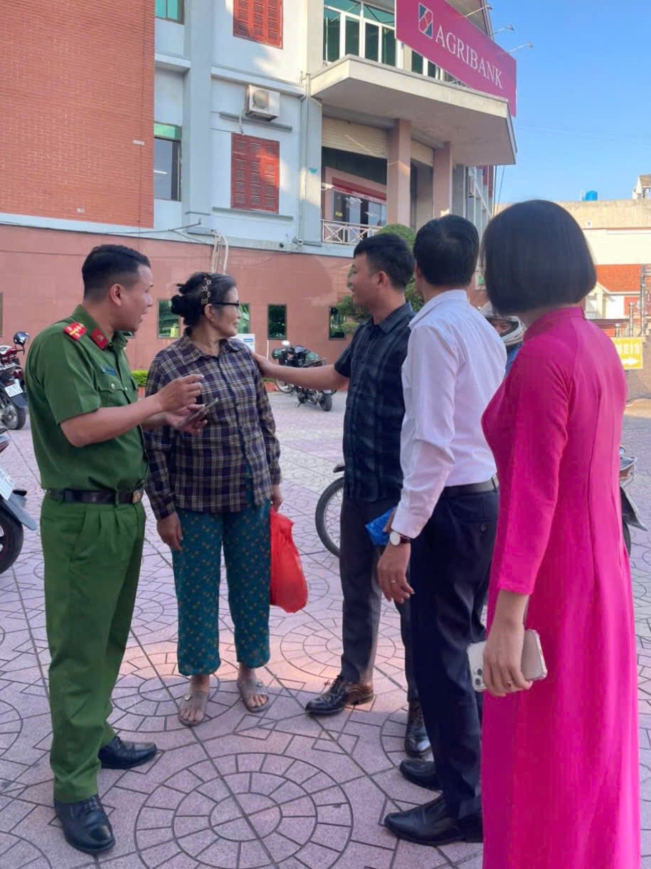 Người phụ nữ đến chi nhánh Agribank chuyển 130 triệu đồng để "thoát tội rửa tiền": Ngân hàng từ chối, lập tức báo công an- Ảnh 2.
