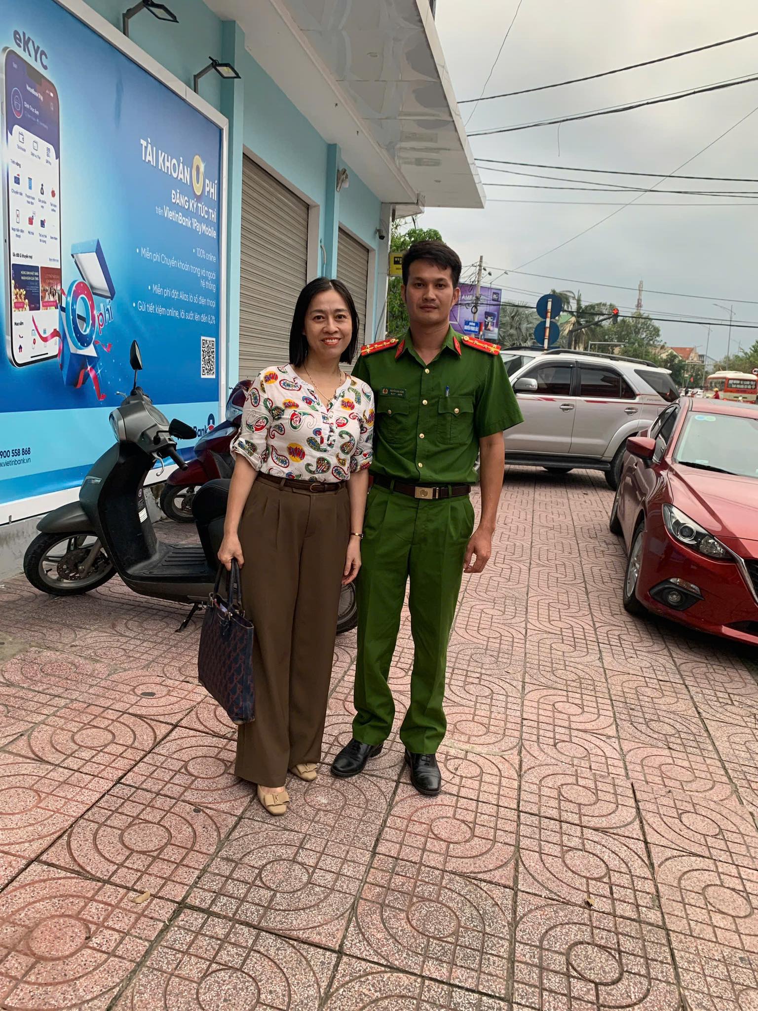 Đúng mùng 1 đầu tháng, cán bộ công an xã bất ngờ nhận được 500 triệu đồng- Ảnh 1. Đúng mùng 1 đầu tháng, cán bộ công an xã bất ngờ nhận được 500 triệu đồng- Ảnh 1.