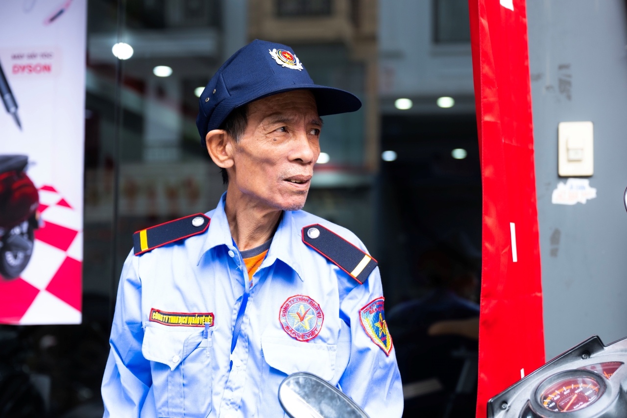 Cận cảnh hiện trường bê tông rơi khiến người đi đường tử vong trên phố Hà Nội: Bảo vệ kể lại giây phút ám ảnh- Ảnh 3. Cận cảnh hiện trường bê tông rơi khiến người đi đường tử vong trên phố Hà Nội: Bảo vệ kể lại giây phút ám ảnh- Ảnh 3.