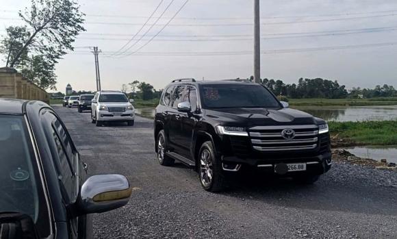 Dàn xe đón dâu bạc tỷ trong lễ cưới Hoa hậu Đỗ Hà và doanh nhân Viết Vương- Ảnh 4.