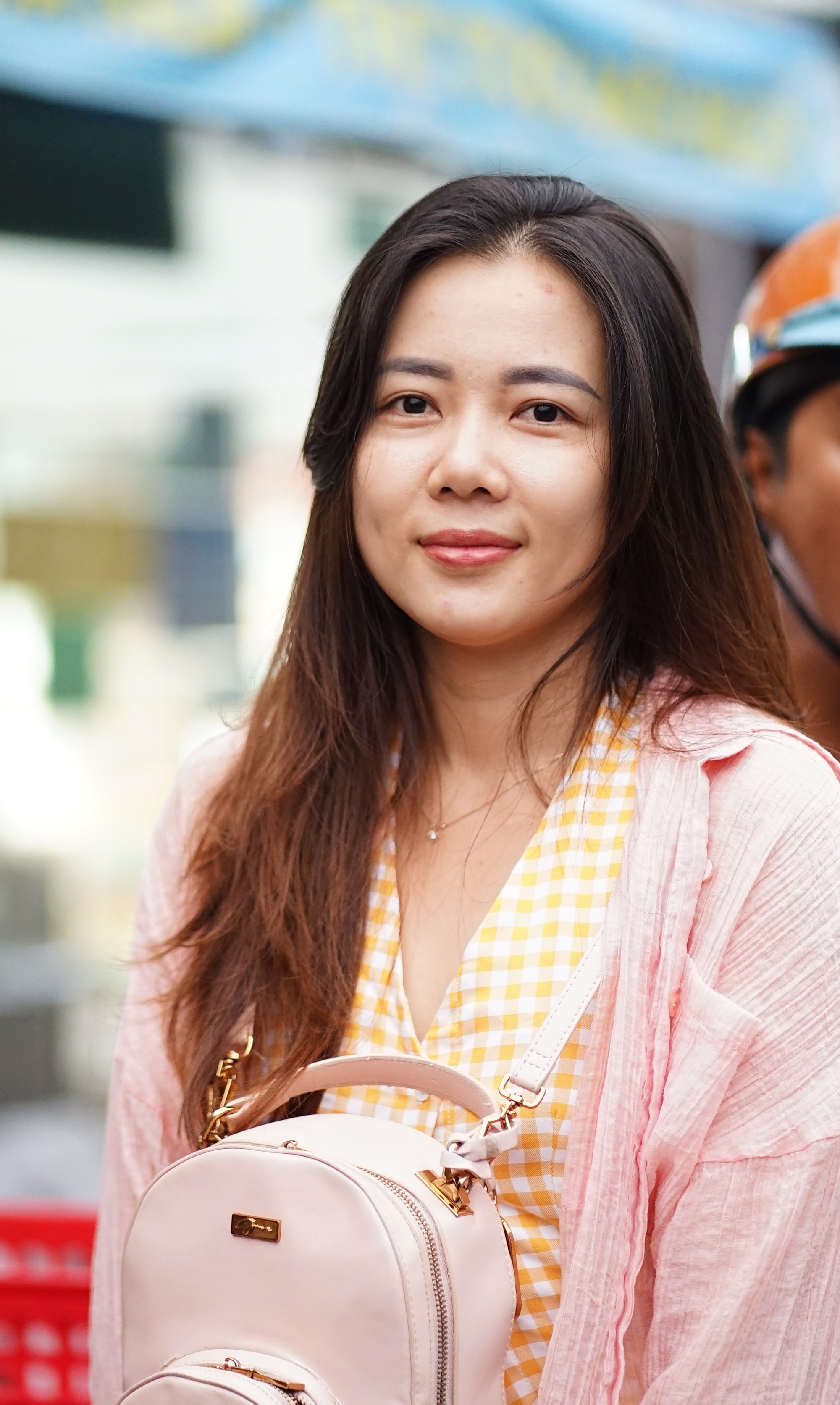 Cảnh tượng khó tin tại tiệm vàng ở TP.HCM: Xếp hàng từ nửa đêm gà gáy để mua quà mừng cưới con cháu- Ảnh 6.