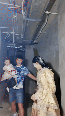 Duy Mạnh c&ugrave;ng vợ đ&oacute;n sinh nhật 