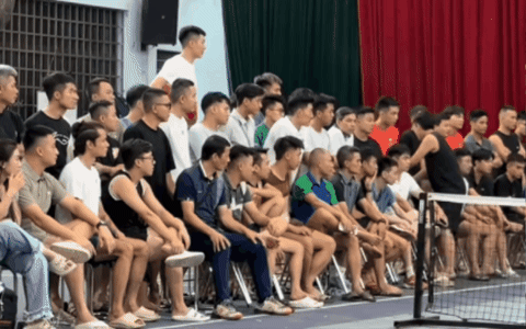 Cảnh tượng khó tin trên sân pickleball- Ảnh 1.