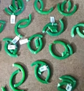 Nhân viên làm vỡ 50 vòng ngọc bích trị giá hơn 3,6 tỷ đồng, chủ tiệm đưa ra quyết định sốc- Ảnh 2.