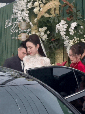 Mẹ Đỗ Hà không một nụ cười, gạt nước mắt khi đưa con gái về làm dâu hào môn- Ảnh 3.