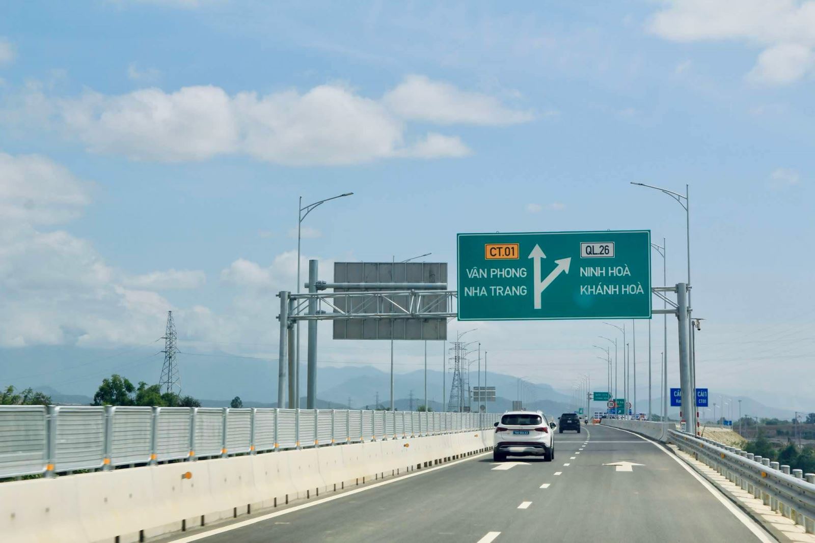 "Cỗ máy thần kì" giúp Tập đoàn Sơn Hải thi công thần tốc đoạn tuyến cao tốc 11.808 tỷ đồng ở Việt Nam- Ảnh 1.