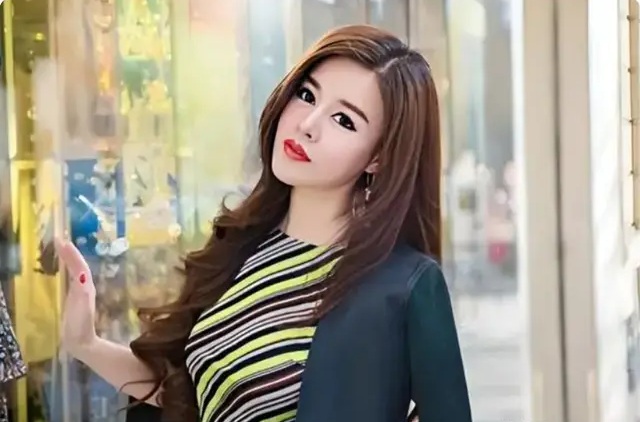 Nữ tỷ phú 55 tuổi gây xôn xao khi công khai yêu trai trẻ kém 30 tuổi- Ảnh 2.