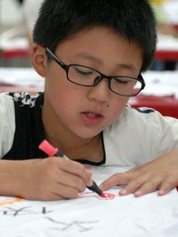 Cậu bé lớp 4 viết văn tả vợ tương lai khiến cả thế giới đàn ông đồng cảm: "Cầu mong vợ hiền, chứ mẹ đã quá dữ rồi!"