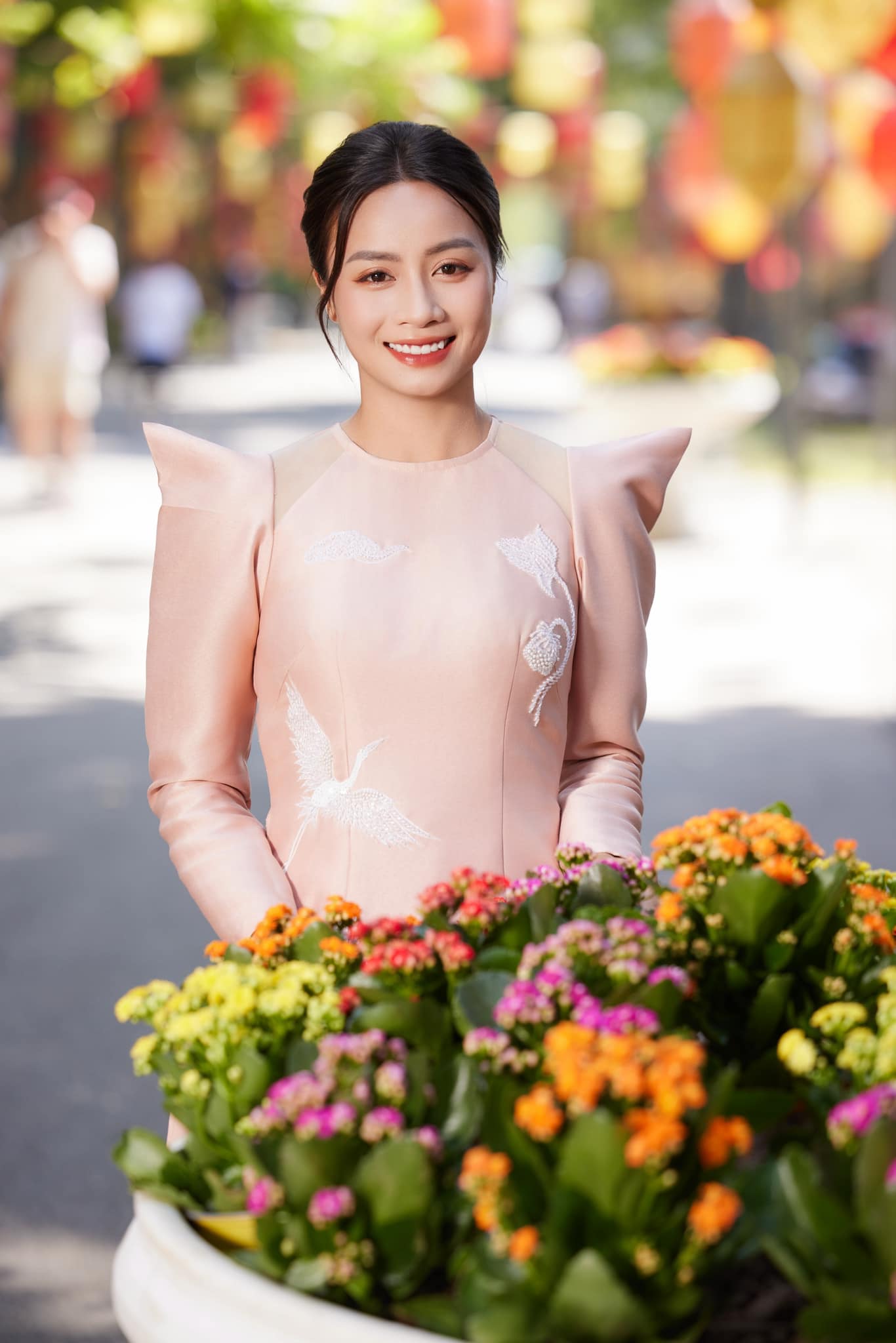 Bàn chân biến dạng của hot girl bóng đá Hoàng Thị Loan gây xôn xao- Ảnh 4.