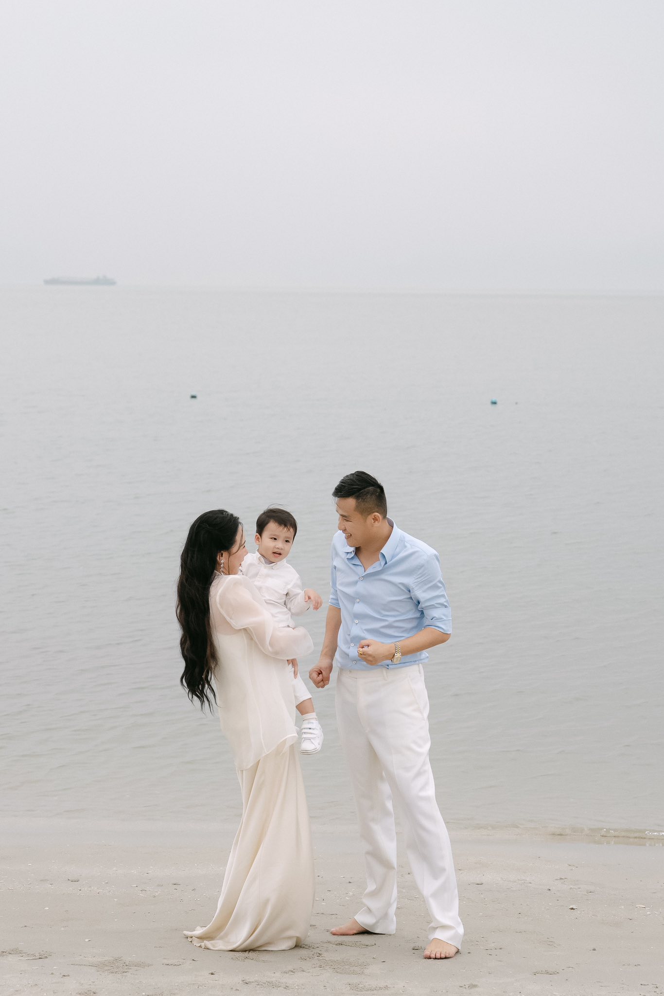 Ngoại hình nữ ca sĩ ở biệt thự 600m2, sở hữu nhà từ Nam ra Bắc, 45 tuổi kết hôn, lần đầu công khai có con- Ảnh 11.
