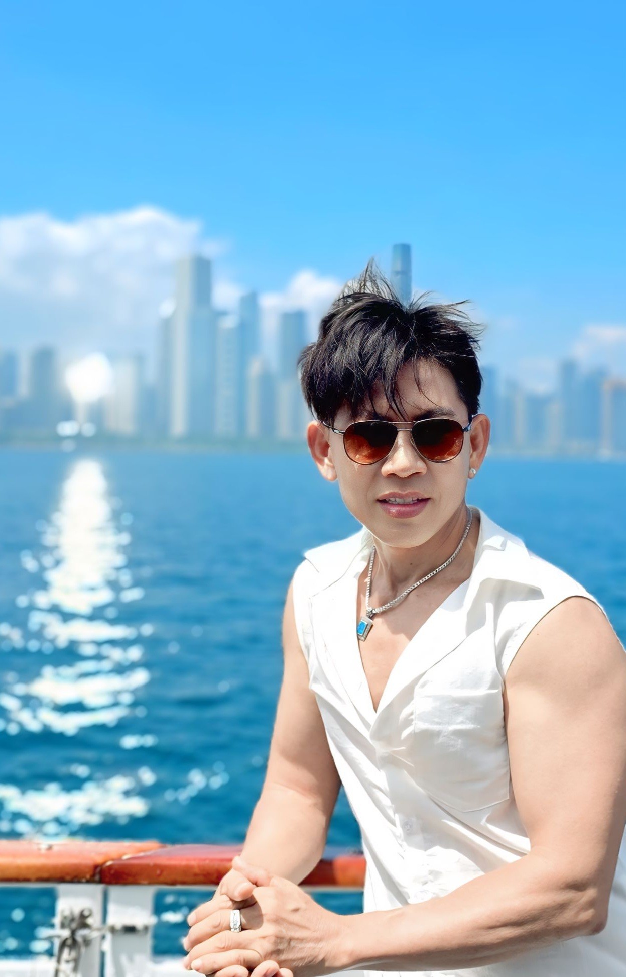 Ngoại hình nam ca sĩ U60 mới công khai bạn gái, thần thái trẻ trung hiếm thấy- Ảnh 12.