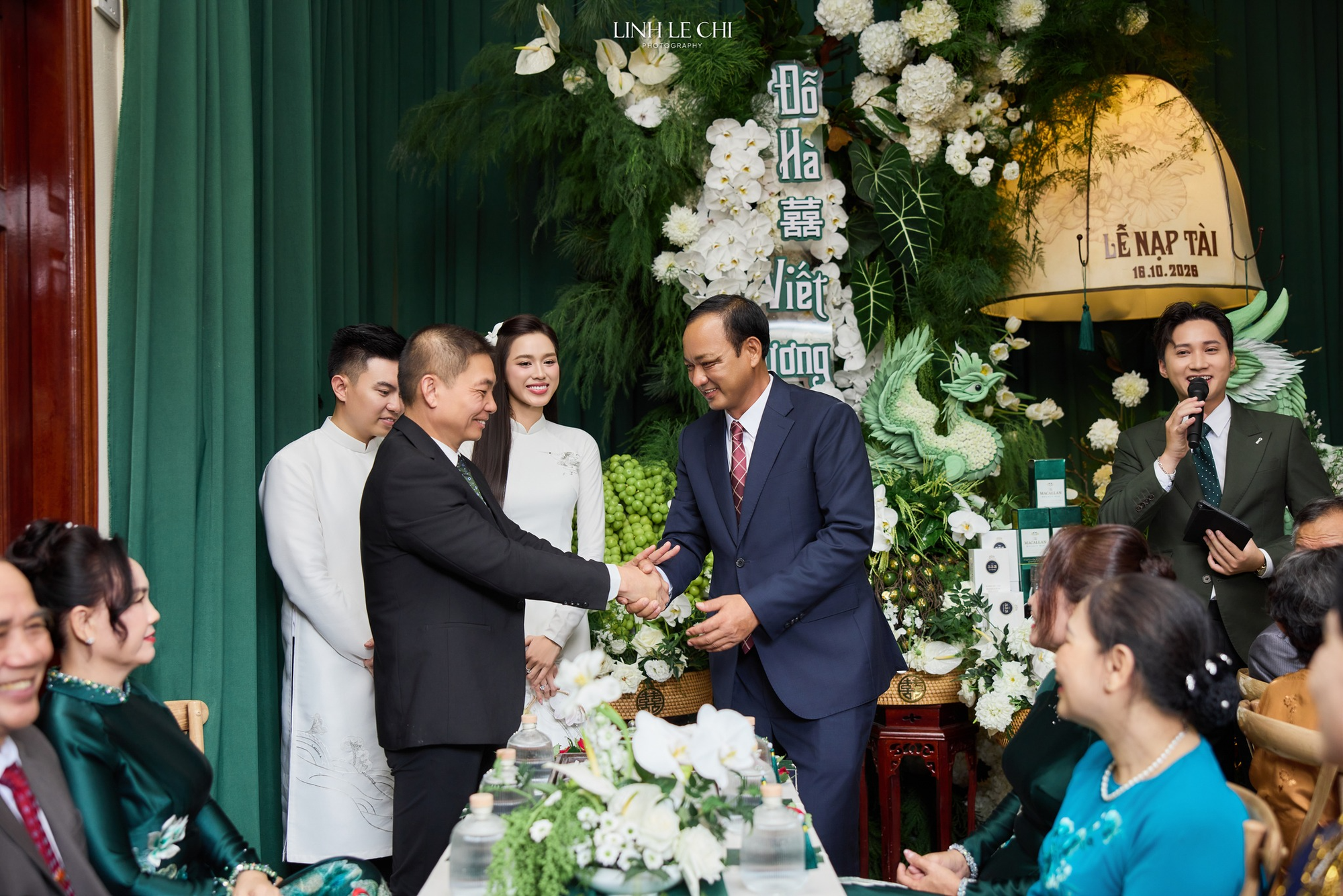 Lý giải cơn sốt đám cưới Viết Vương - Hoa hậu Đỗ Hà ở quê nhà Thanh Hóa, Quảng Trị- Ảnh 9.
