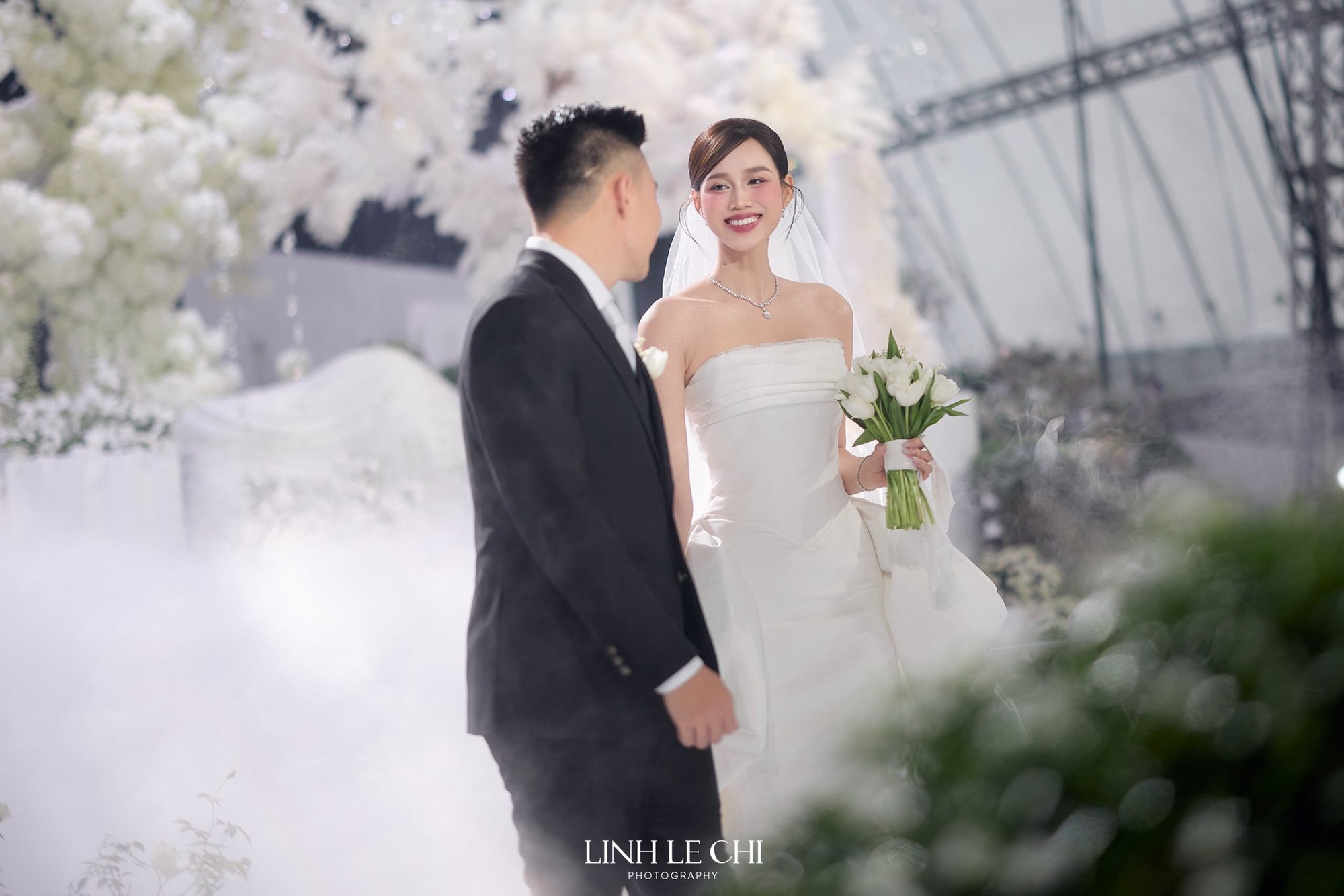 Chị đẹp siêu mẫu làm 1 điều ở hôn lễ thế kỷ của Hoa hậu Đỗ Hà và chồng thiếu gia- Ảnh 1.