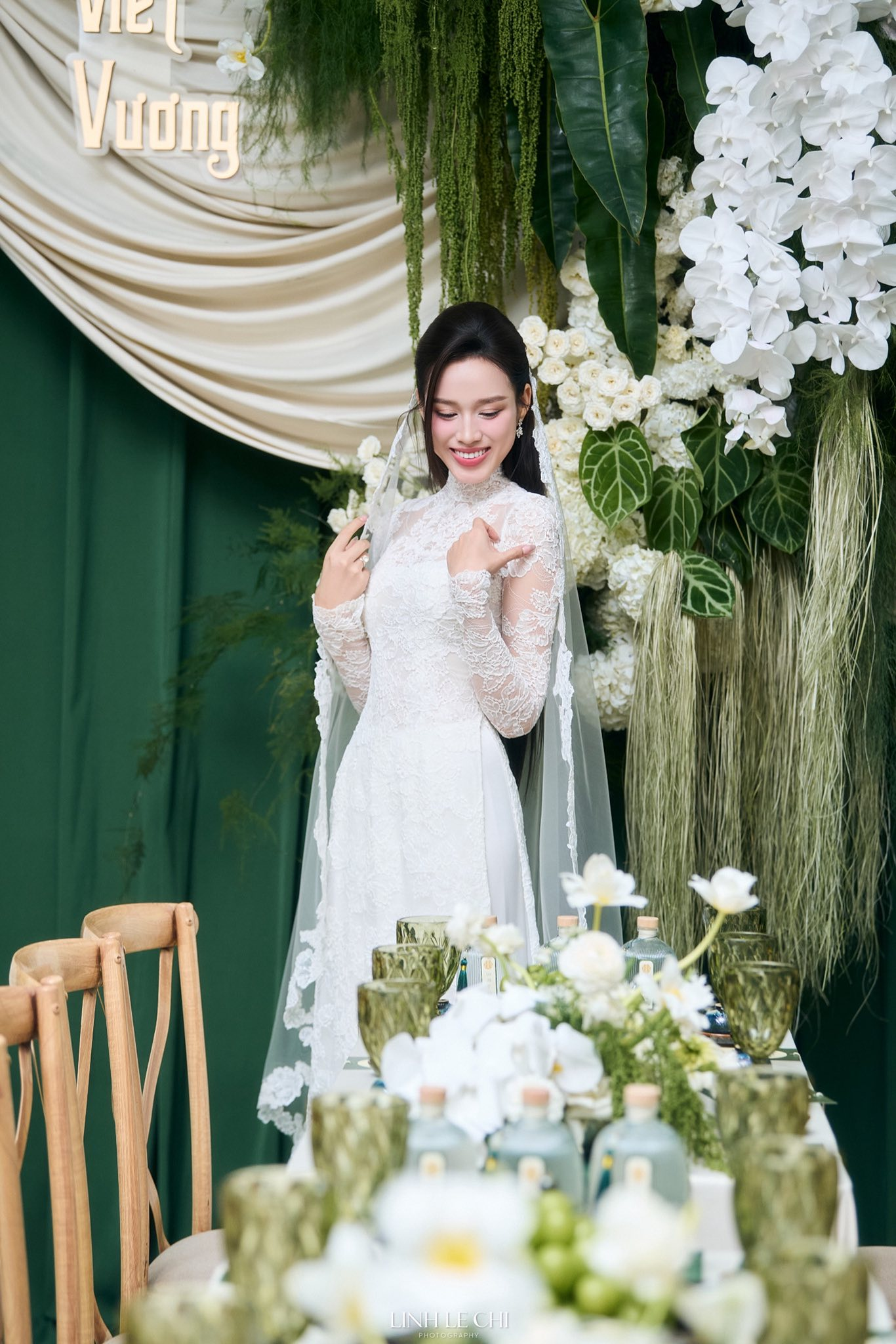 Sự tinh tế của HH Đỗ Hà khi thành cô dâu hào môn: Diện toàn thiết kế Việt, chiếc khoăn voan dài 4m ẩn chứa một điều- Ảnh 19.