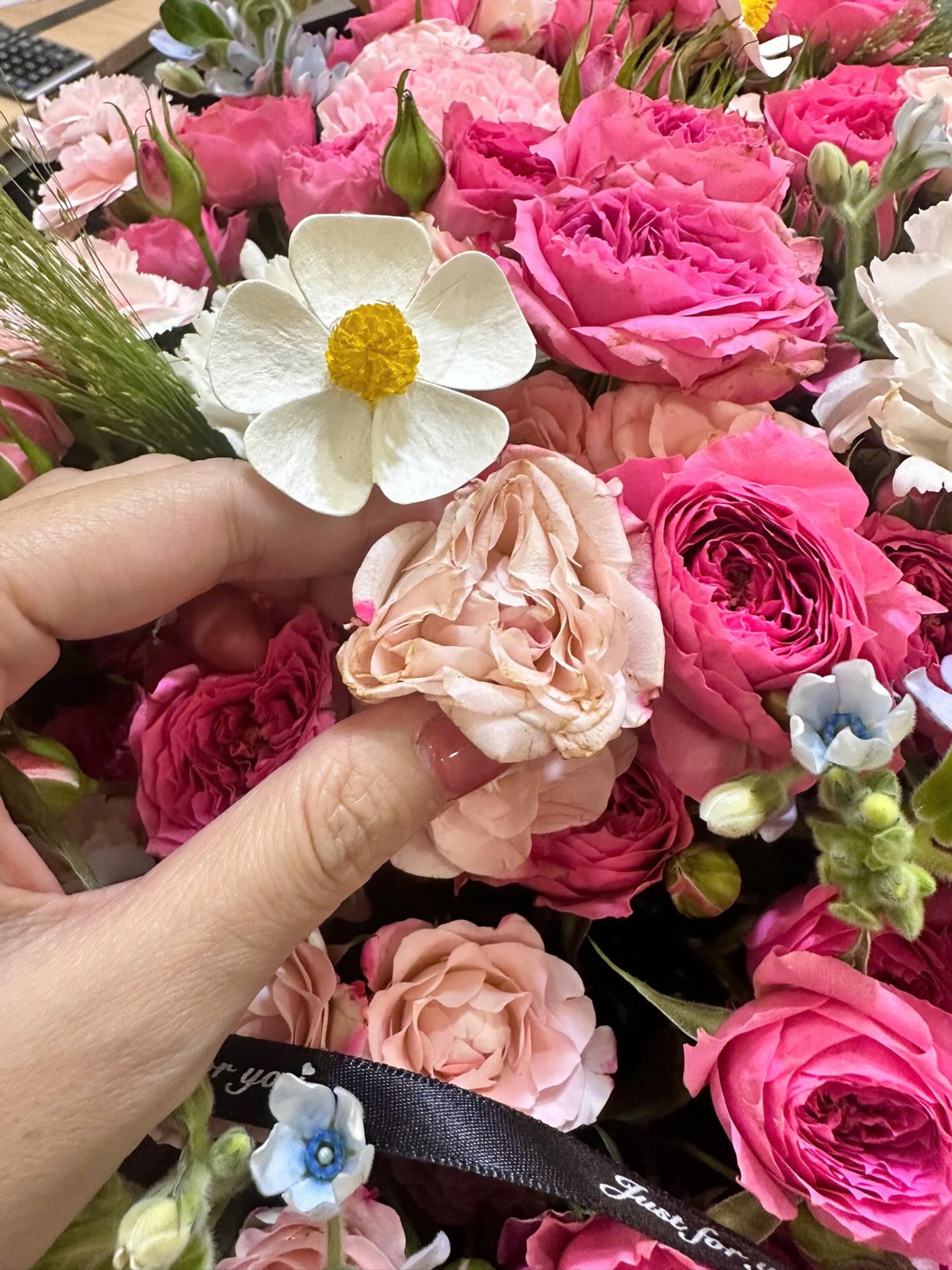 Hoa 1,2 triệu bị khách chê héo trả lại: Chủ shop nói gì sau khi xoá bài đăng?- Ảnh 2.