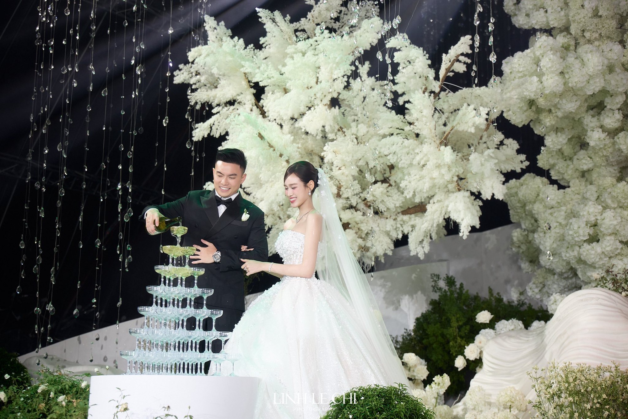 Lý giải cơn sốt đám cưới Viết Vương - Hoa hậu Đỗ Hà ở quê nhà Thanh Hóa, Quảng Trị- Ảnh 17.