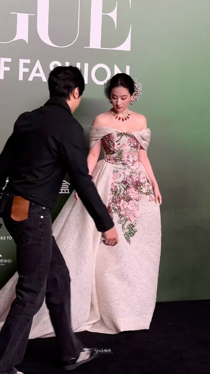 Siêu thảm đỏ 