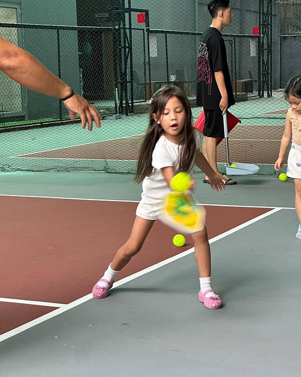 Tóm dính Hồ Ngọc Hà trên sân pickleball: Đôi 