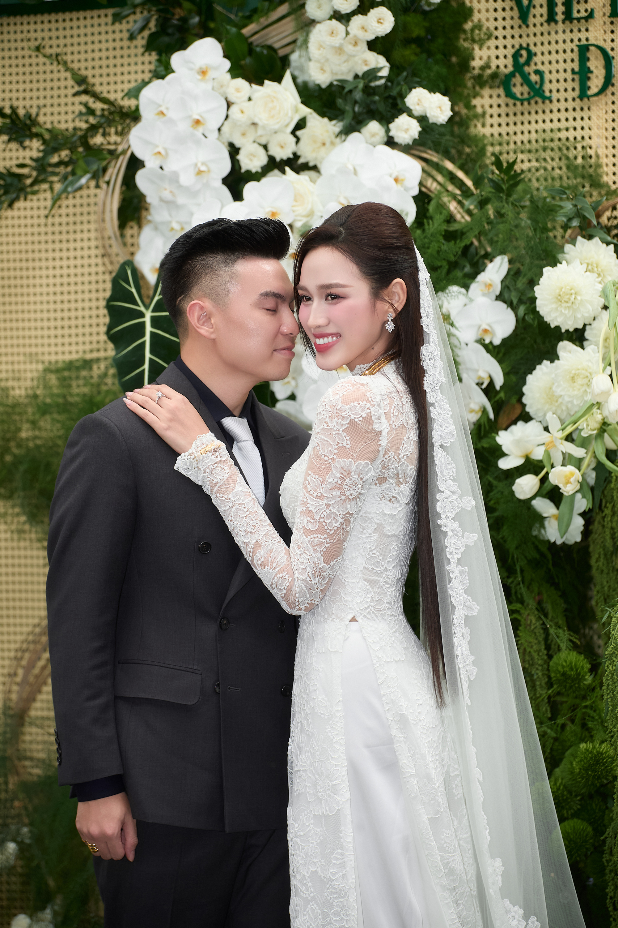 Sự tinh tế của HH Đỗ Hà khi thành cô dâu hào môn: Diện toàn thiết kế Việt, chiếc khoăn voan dài 4m ẩn chứa một điều- Ảnh 24.