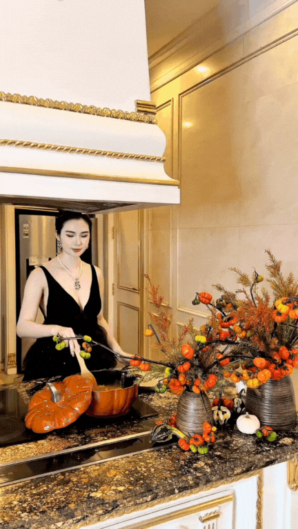 Gần 1 triệu người vào xem Ngọc Loan The Face nấu súp bí đỏ nhưng chiếm spotlight lại là thứ này- Ảnh 7.