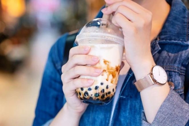 Người phụ nữ 27 tuổi "máu trắng đục" vì thường xuyên uống thứ nước vạn người mê- Ảnh 2.