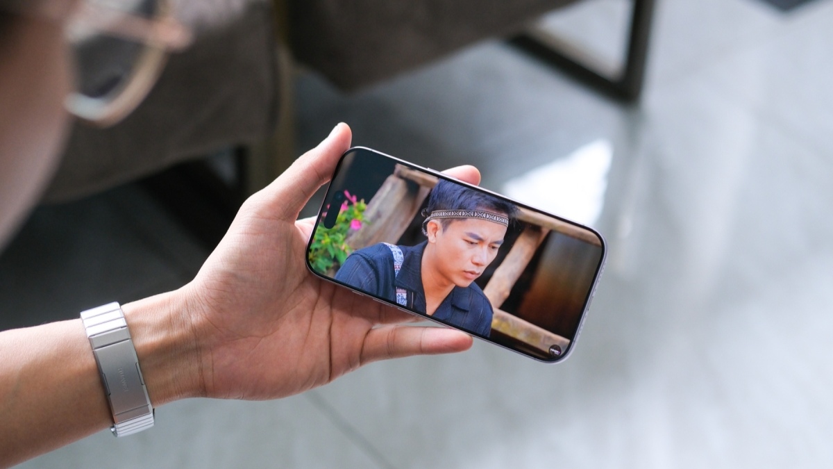 So sánh iPhone 17 thường vs 17 Pro Max - Xem chi tiết giá bán, thông số, cấu hình- Ảnh 5.