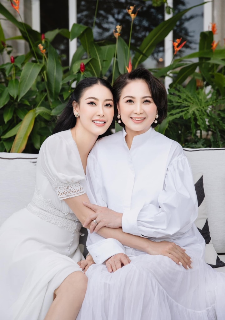 Cháu ngoại nguyên Thứ trưởng Bộ Xây dựng là Hoa hậu Việt: Được mẹ dạy kĩ thế này, giờ giáo dục con cũng khéo léo- Ảnh 1.