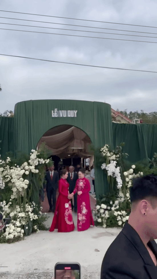 Lý giải cơn sốt đám cưới Viết Vương - Hoa hậu Đỗ Hà ở quê nhà Thanh Hóa, Quảng Trị- Ảnh 3.
