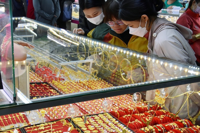 Tối 23-10, giá vàng miếng SJC tăng trở lại- Ảnh 1.