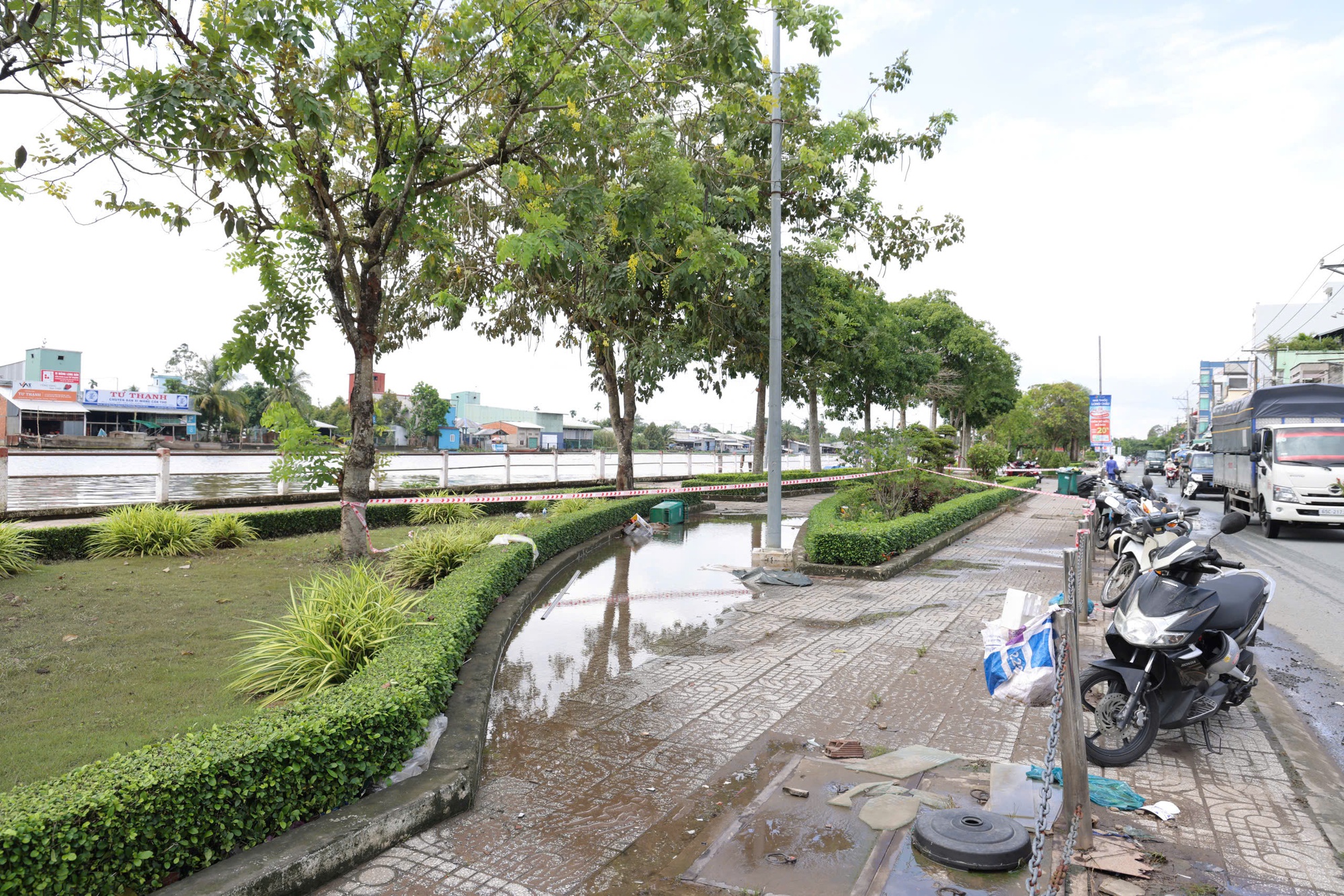Lãnh đạo UBND TP Cần Thơ chỉ đạo khẩn sau vụ 2 học sinh tử vong do rò rỉ điện khi triều cường- Ảnh 2.