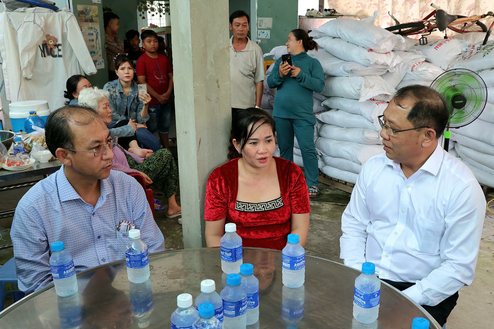 Lãnh đạo UBND TP Cần Thơ chỉ đạo khẩn sau vụ 2 học sinh tử vong do rò rỉ điện khi triều cường- Ảnh 1.